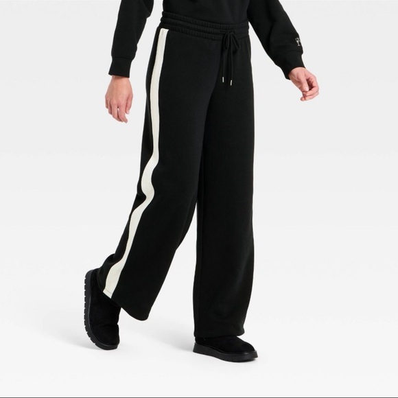 Universal Thread Pants - Universal Thread™ Women's Mid-Rise Straight Leg Pull-On Pants - Black L